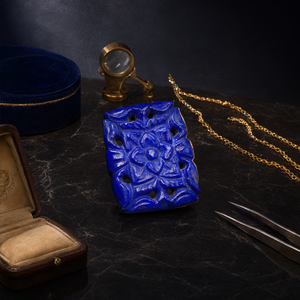Piedra preciosa de lapislázuli con diseño floral mogol tallado para colgante o fabricación de joyas - Elegancia eterna - Colgante de piedra preciosa - Product Image 3