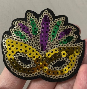 Parche de lentejuelas de máscara de alta calidad personalizado de fábrica Parche de Mardi Gras Parche de lentejuelas de flor de lis