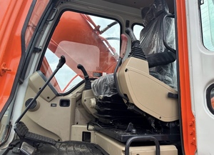 Excavatrice sur chenilles d'occasion Doosan DH220LC-7 d'origine coréenne, 22 tonnes, hydraulique, moyenne taille, faible nombre d'heures de fonctionnement, moteur, pompe, roulement - Product Image 6