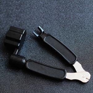 Mayorista de accesorios de guitarra OEM: Nuevo enrollador de cuerdas de guitarra acústica portátil de plástico colorido personalizado para el hogar - Product Image 6