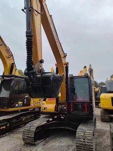 Pelle sur chenilles SANY SY 135C d'occasion Modèle 2023 Moteur et pompe Isuzu Poids en ordre de marche de 13500kg Bonne condition - Product Image 5