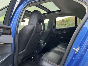Auto Usado 2018 Lynk & Co 02 1.5T SUV Automático, Volante a la Izquierda, Edición Deportiva 4L, Un Solo Dueño, Título Limpio, Historial de Servicio Completo, Elegante - Product Image 2