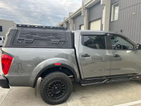 Porte latérale à verrouillage par clé, fenêtre coulissante en verre, coque de camping-car pour camion, protection de cargaison verrouillable en aluminium, hardtop personnalisable