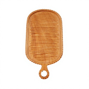 Plateau de service en bois avec poignée, motif traditionnel, pour contact alimentaire, usage résidentiel, fabriqué au Vietnam - Product Image 1