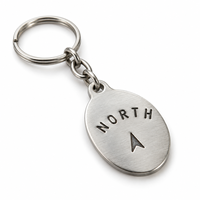 Porte-clés personnalisé avec emblème de voyage direction nord, logo personnalisable, souvenir d'entreprise, vente en gros, fabricant en gros