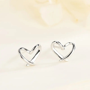 Orecchini a Perno Minimalisti a Forma di Cuore, Gioielli Eleganti e alla Moda per Donne, Uso Quotidiano, Stile Moderno - Product Image 5