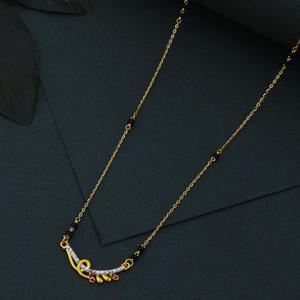 Collier Mangalsutra Ruby Leaf Grace pour femmes en or avec pendentif feuille élégant pour les célébrations de mariage et les occasions traditionnelles indiennes - Product Image 3