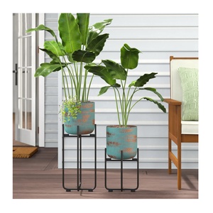 Maceta de dormitorio con acabado de Pátina verde de calidad superior con soportes Maceta moderna con soportes para el hogar Bar y restaurantes - Product Image 1