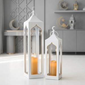 Faroles Altos de Metal Blanco con Diseño de Mezquita, Populares entre los Fabricantes, para Decoraciones de Ramadán - Product Image 1