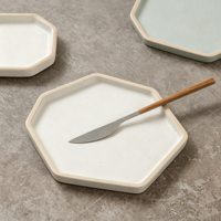 Service de table en céramique heptagonal multicolore, assiettes, bols et tasses en grès géométriques à bords bruts pour café, restaurant, maison, personnalisable