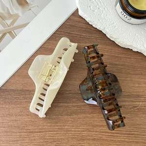 กิ๊บติดผมอะซิเตททรงสามเหลี่ยมขนาดใหญ่ลายเสือดาวสไตล์ฝรั่งเศส ยี่ห้อ Yuxi ขนาด 10 ซม. รับทำตามแบบ - Product Image 2