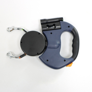 สายจูงสัตว์เลี้ยงแบบหมุนได้สายจูงสุนัข<span class=keywords><strong>2</strong></span>ตัวที่มีไฟ LED และถุงอุจจาระ - Product Image 1