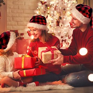 Joyeux Noël <span class=keywords><strong>Rouge</strong></span> Noir Buffalo Plaid Long Chapeau de Père Noël en peluche avec fourrure blanche et <span class=keywords><strong>pompon</strong></span> Bonne qualité Chapeau de Père Noël Décoration de Noël - Product Image 1
