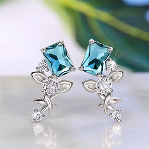 Orecchini a Perno Geometrici Irregolari con Motivi Floreali per Donne, Accessori per Orecchie da Indossare Quotidianamente, per Outfit Casual e Regalo - Product Image 2