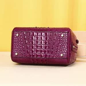 Bolso de Hombro de Diseño en Cuero de Cocodrilo Genuino de Alta Calidad, Bolsa de Viaje Tipo Duffel, con Cierre y Logotipo Personalizado, Impermeable - Product Image 3