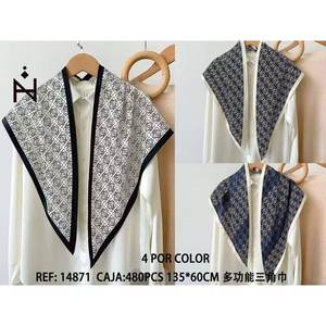 Sciarpa triangolare multifunzionale Zi 135x60 cm con stampa geometrica per donna, per tutte le stagioni - Product Image 1