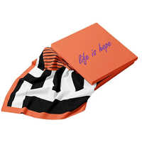 Emballage de boîte en carton rigide imprimé personnalisé de style INS boîte cadeau de foulard en soie fermeture magnétique boîte de papier cadeau de foulards de luxe
