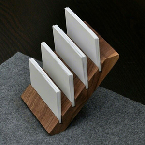 Tarjetero de madera hecho a mano, exquisito accesorio de escritorio para oficina, regalo promocional novedoso, moderno estuche para tarjetas de presentación. - Product Image 1