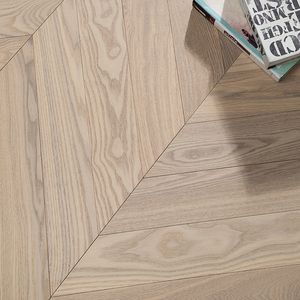 Parquet en bois d'ingénierie Chevron 15 mm, multicouche, en frêne brossé, grade AB, uniformité sur grande surface, avec joint T&G, norme asiatique AS2047 - Product Image 2