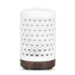Difusor de Aroma Creativo de Cerámica en Forma de Corazón, 0.5L, Base Blanca con Base de Madera con Vetas Claras, Humidificador de Aceites Esenciales, Luz Nocturna - Product Image 3