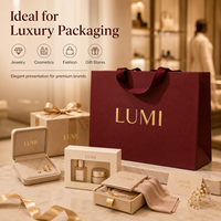 Sacs shopping en papier rouge foncé écologiques imperméables de marque LUMI avec logo doré, poignée perforée pour emballage cadeau de luxe haut de gamme