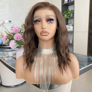 Perruques courtes synthétiques brunes 13x4 Lace Front en fibre haute température, ajustables, vente en gros pour femmes - Product Image 3