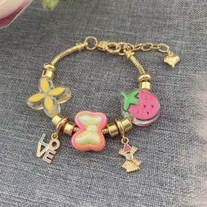 Bracelets promotionnels <span class=keywords><strong>BD</strong></span>-L3354 en forme <span class=keywords><strong>de</strong></span> fraise, bracelet en émail coloré avec breloque LOVE, bijoux fins, colliers en résine avec nœud - Product Image 1