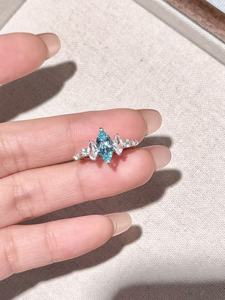 Anillo de Plata 925 con Baño de Oro de 18K y Piedras Preciosas Azules Cultivadas en Laboratorio, Certificado NGTC, para Regalo de Aniversario, Boda o Uso Diario, de UM Jewelry - Product Image 3