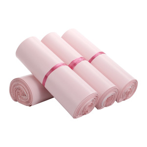 Bolsas de Embalaje Resistentes al Agua Crown Capital, Color Rosa Claro Esmerilado, Autosellables, para Envíos de Ropa en Comercio Electrónico - Product Image 1