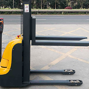 Équipement de stockage et de manutention à haute stabilité Empileur électrique de 1 tonne levé <span class=keywords><strong>4.5</strong></span> mètres Empileur hydraulique - Product Image 5