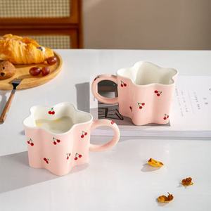 <span class=keywords><strong>M</strong></span> Taza de cereza pintada a mano Taza de agua irregular creativa Chica Encantadora Rosa Tazas de leche de cerámica hechas a mano Tazas de café de porcelana - Product Image 5