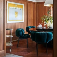 Chaise de salle à manger de luxe légère et moderne, style nordique, avec dossier en velours et coussin moelleux, idéale pour les hôtels, les maisons, les maisons d'hôtes et les restaurants