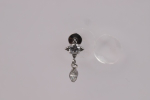 Novedad: Pendientes de titanio F136 chapados en oro de 24K con circonita talla marquesa y diseño de garra de estrella polar, ideales para bodas, regalos o fiestas. - Product Image 3