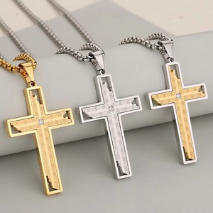 Collar con Colgante de Cruz Moderno con Circonitas Cúbicas en el Centro, en Oro, Plata y Negro, de Acero Inoxidable, Resistente al Agua, Joyería Religiosa Cristiana - Product Image 2