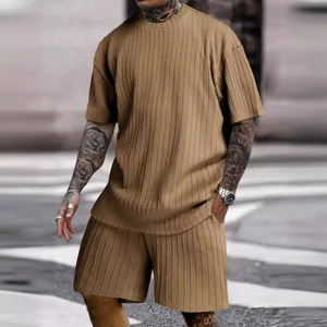 Tuta Estiva da Uomo, Completo Due Pezzi con Pantaloncini, Set Camicia e Shorts per Uomo, Tuta Sportiva con Pantaloncini Tinta Unita - Product Image 1