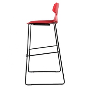 <span class=keywords><strong>Tabouret</strong></span> <span class=keywords><strong>de</strong></span> <span class=keywords><strong>bar</strong></span> commercial empilable en acier moderne conforme à la norme ANSI/BIFMA pour restaurants, respectueux <span class=keywords><strong>de</strong></span> l'environnement - Product Image 2