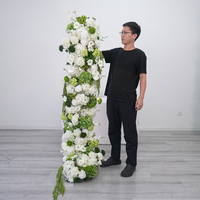 Künstliche Blumen-Girlande, Künstliche Weiß-Grüne Seiden-Hortensien und Pflanzen-Dekoration für Luxuriöse Hochzeiten