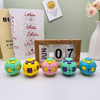 Nouvelle balle anti-stress rotative pour les doigts, spinner à 360° °   Jouet Gyro Cinétique Mécanique Premium Anti-Stress à Pression et Rotation