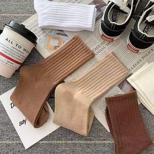 Venda quente Personalizado Moda Cor Sólida Mid Bezerro Meias Respirável e Confortável Anti-odor Meias Preppy Estilo Esportes - Product Image 2