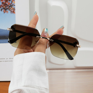 Vente chaude été pliant femme lunettes <span class=keywords><strong>de</strong></span> soleil lunettes <span class=keywords><strong>de</strong></span> soleil Portable Uv380 <span class=keywords><strong>nuances</strong></span> lunettes <span class=keywords><strong>de</strong></span> soleil - Product Image 2