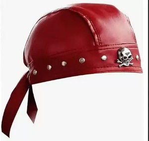 Sombrero <span class=keywords><strong>Pirata</strong></span> Peeqi Skeleton Rivet con Correa <span class=keywords><strong>de</strong></span> Cuero y Bola Lebi - Product Image 5