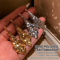 Boucles d'oreilles pendantes en maille tressée dorée et argentée effet tapis magique avec pompons pour femme, bijoux fantaisie, vente en gros