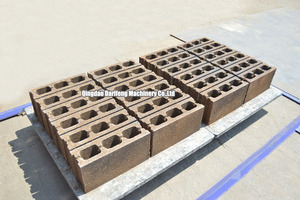 Máquinas para fabricar <span class=keywords><strong>bloques</strong></span> <span class=keywords><strong>de</strong></span> hormigón <span class=keywords><strong>grandes</strong></span> Nairobi Kenia Máquina <span class=keywords><strong>de</strong></span> ladrillos entrelazados en precios <span class=keywords><strong>de</strong></span> Somalia - Product Image 3