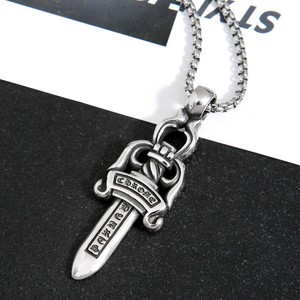 Yunnique – collier avec pendentif épée en argent tibétain pour hommes, bijoux de mode gravés avec clé gardienne, design géométrique - Product Image 3