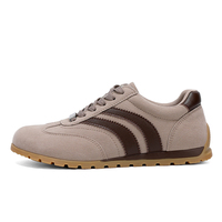 Chaussures de sport élégantes pour femme en daim, prêtes à être expédiées, semelle plate en caoutchouc, pour le quotidien, le streetwear et la marche.