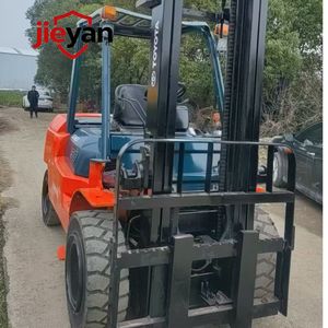 Montacargas Usado Toyota Komatsu <span class=keywords><strong>TCM</strong></span> Diésel Eléctrico de 5 Toneladas de Peso Operativo con Opciones de 5 y 5 Toneladas - Product Image 4