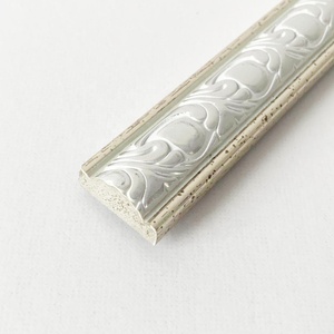 Moulures <span class=keywords><strong>de</strong></span> corniche <span class=keywords><strong>en</strong></span> mousse <span class=keywords><strong>de</strong></span> polyuréthane <span class=keywords><strong>de</strong></span> haute qualité pour la décoration <span class=keywords><strong>de</strong></span> <span class=keywords><strong>plafond</strong></span> - Product Image 3