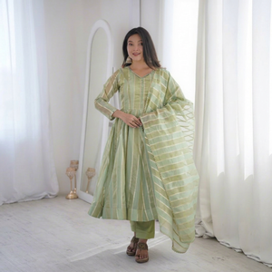 Robe en soie verte, longueur cheville, tenue décontractée traditionnelle pour femmes, coupe ample, sans plis, toutes saisons, style Inde Pakistan - Product Image 1