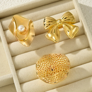 2025 Nueva joyería exagerada para mujer impermeable chapado en oro gran Bowknot mejillón imitación perla Lotus diseñador anillos abiertos - Product Image 2