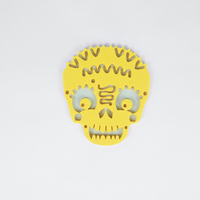 Sous-verre en feutre jaune ajouré motif crâne, découpé sur mesure, pour cadeau de fêtes et protection de table